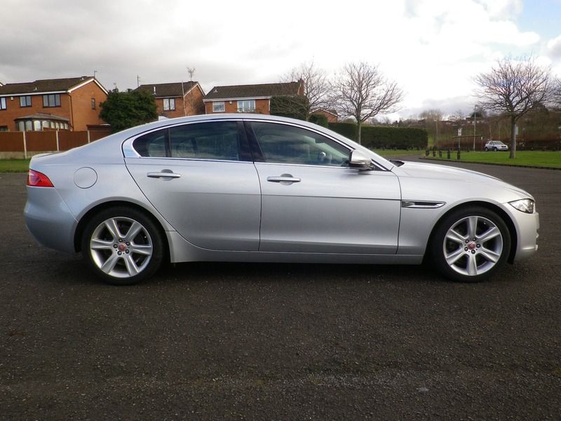 2015 Jaguar XE 2.0 4dr image 4