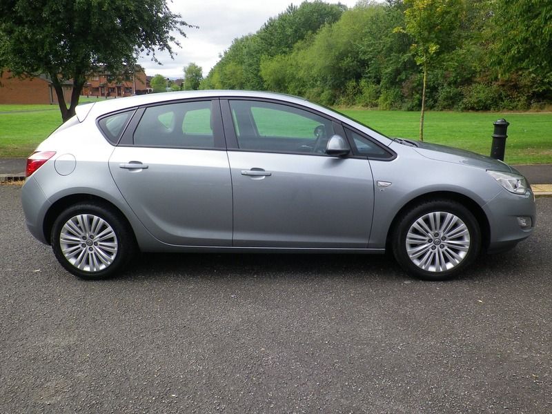 2012 Vauxhall Astra 1.4 5dr image 2