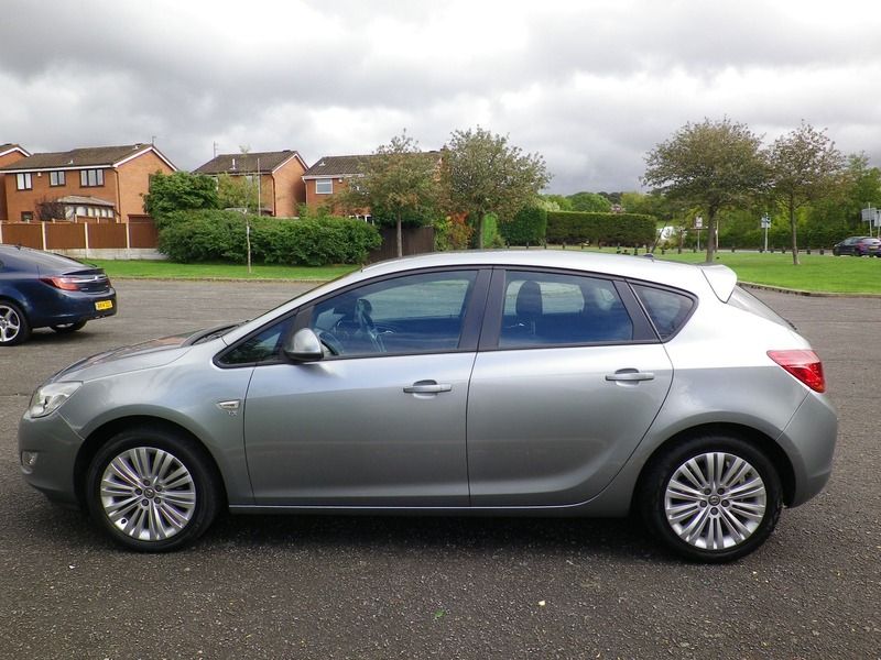 2012 Vauxhall Astra 1.4 5dr image 4