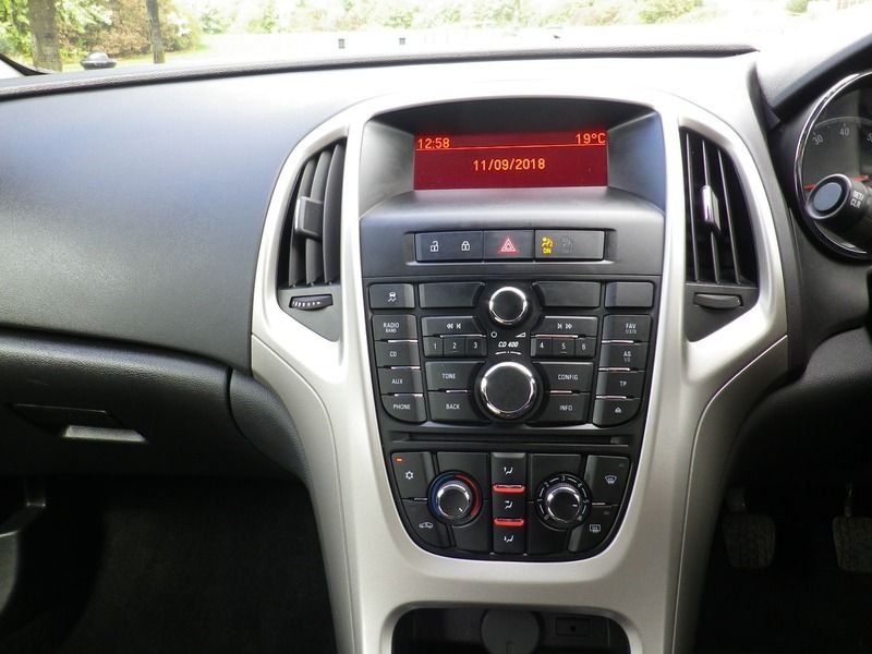 2012 Vauxhall Astra 1.4 5dr image 10