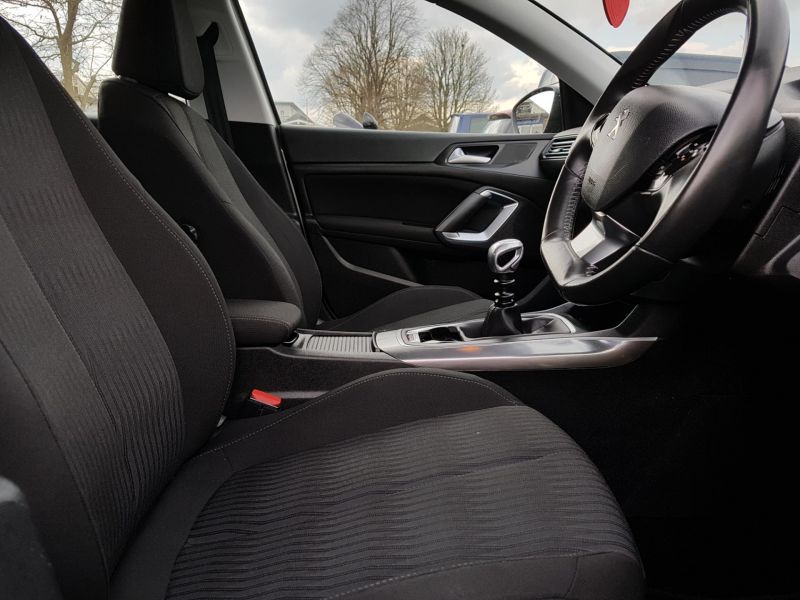 2015 Peugeot 308 1.6 HDi 5dr image 6