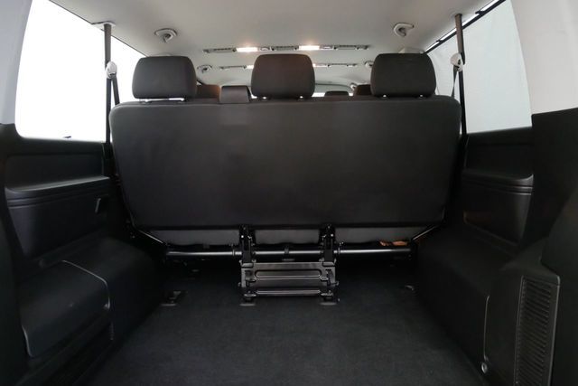 2017 Volkswagen Transporter Shuttle 2.0 T32 TDI image 7