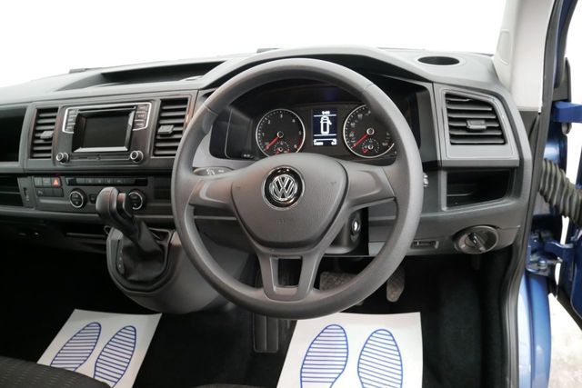 2017 Volkswagen Transporter Shuttle 2.0 T32 TDI image 13