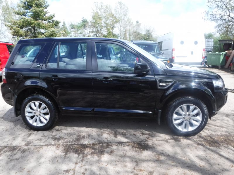 2014 Land Rover Freelander 2 2.2L Manual Td4 Se 4X4 5dr image 1