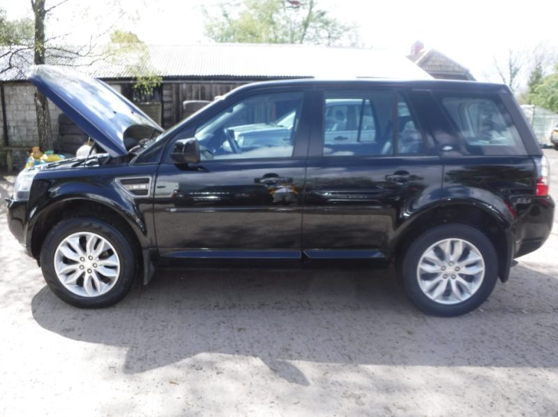 2014 Land Rover Freelander 2 2.2L Manual Td4 Se 4X4 5dr image 2