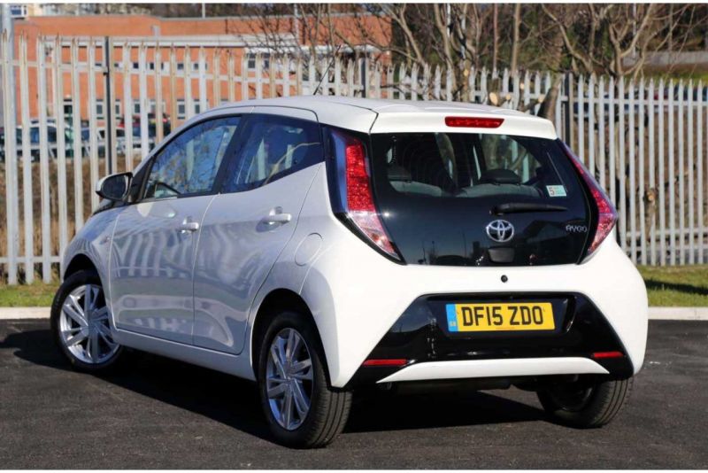 2015 Toyota Aygo VVT-I X-PRESSION image 2