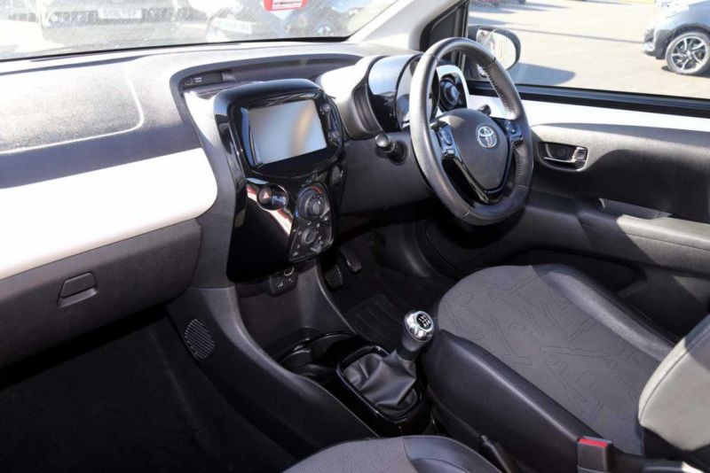 2015 Toyota Aygo VVT-I X-PRESSION image 3