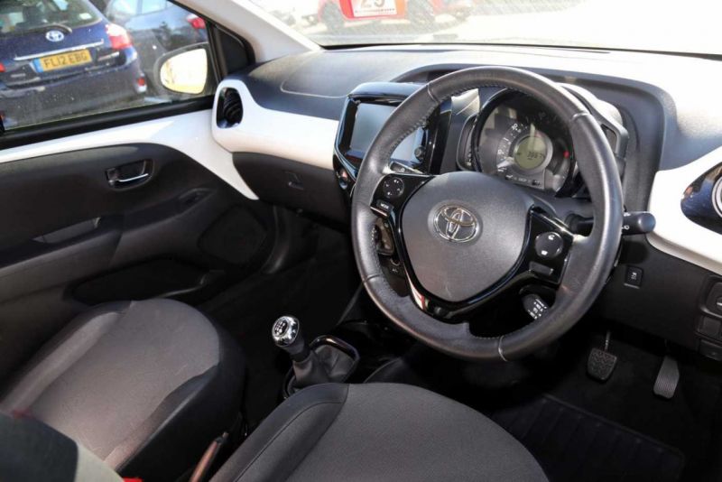 2015 Toyota Aygo VVT-I X-PRESSION image 5