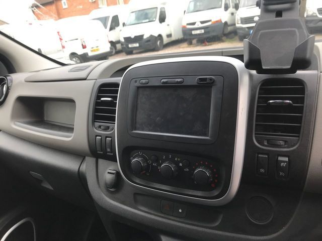 2016 Renault Trafic 1.6 Sl27 Sport Energy Dci image 7