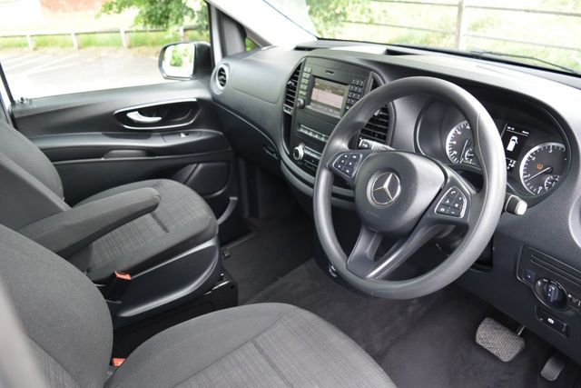 2017 Mercedes-Benz Vito 2.1 119 Bluetec Tourer Select 5dr image 8