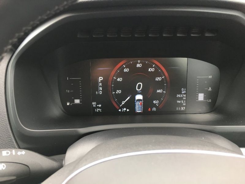 2017 Volvo XC90 D5 Powerpulse Momentum Awd (S/S) 5dr image 8
