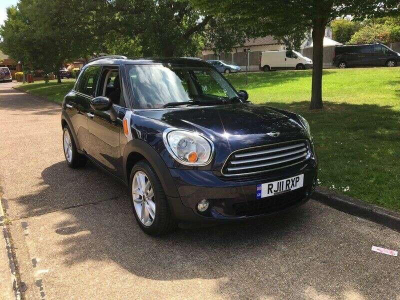 2011 MINI Countryman Cooper image 1