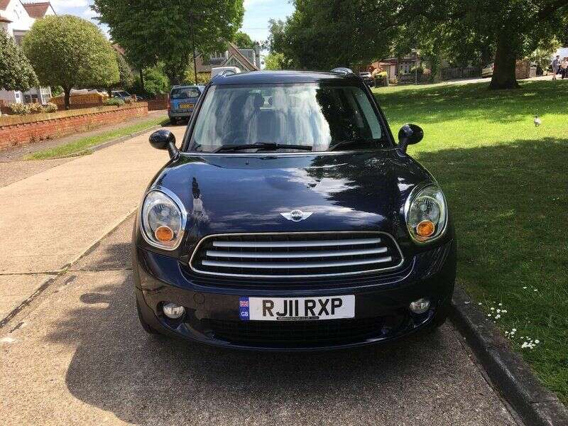 2011 MINI Countryman Cooper image 2