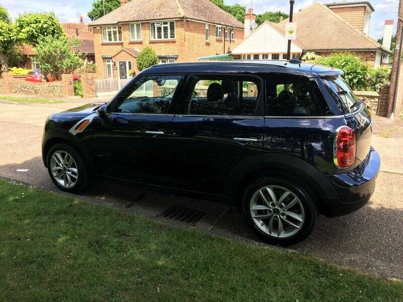 2011 MINI Countryman Cooper image 3