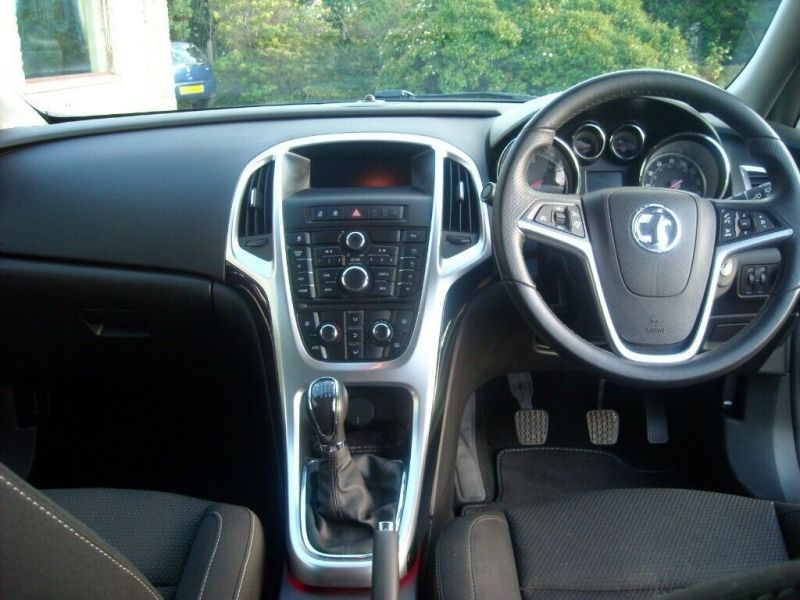 2013 Vauxhall Astra Sri 1.7 Cdti 5dr image 5