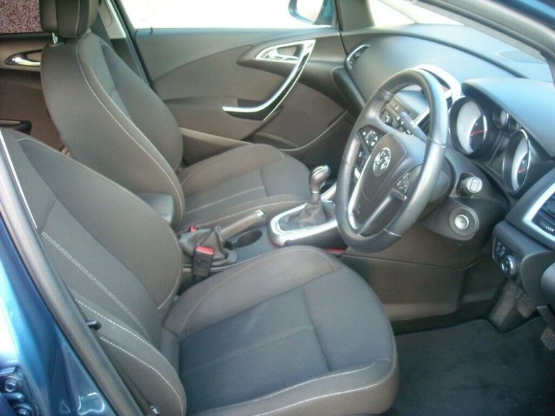 2013 Vauxhall Astra Sri 1.7 Cdti 5dr image 6