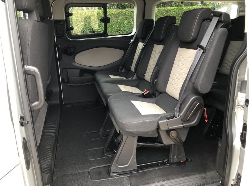 2017 Ford Transit Tourneo 310 5dr image 6