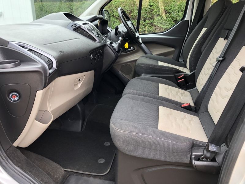 2017 Ford Transit Tourneo 310 5dr image 8