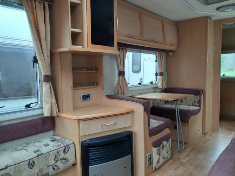 2004 Abbey GTS 417 4 Berth image 5