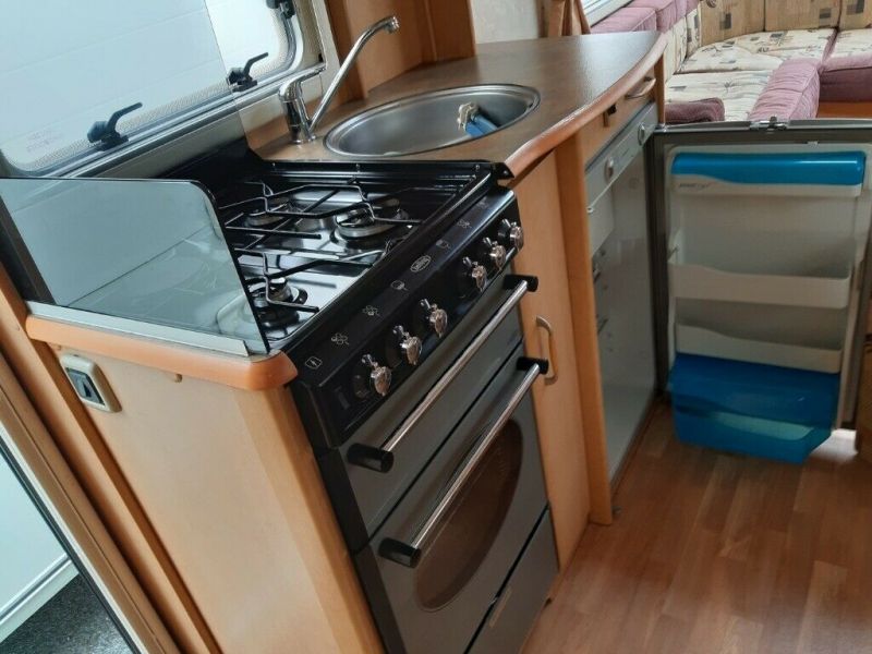 2004 Abbey GTS 417 4 Berth image 7