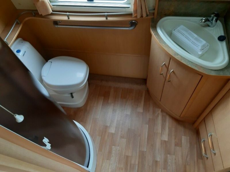 2004 Abbey GTS 417 4 Berth image 8