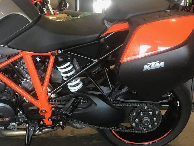 2016 KTM 1290 1301cc 1290 Superduke Gt image 2