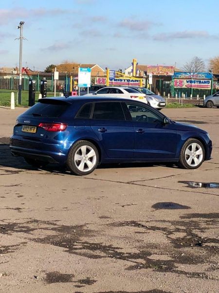 2013 Audi A3 Sport Back image 4