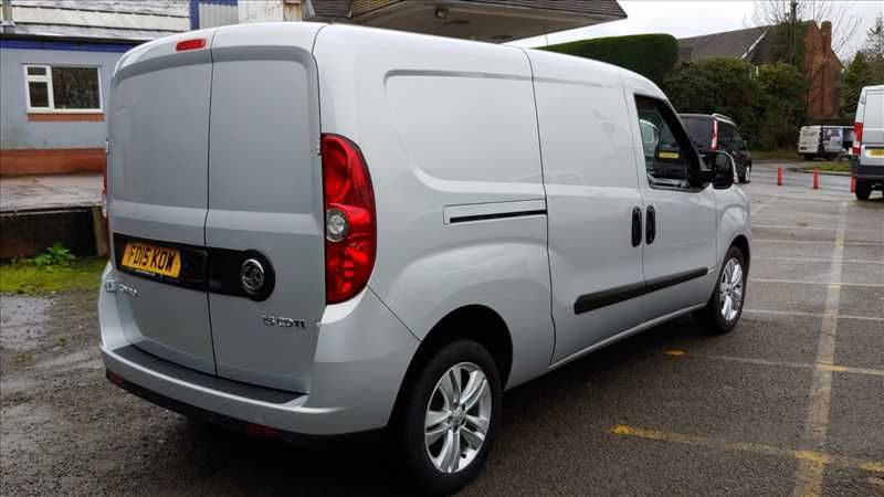 2015 Vauxhall Combo 2300 L2H1 LWB 1.6 CDTI image 3