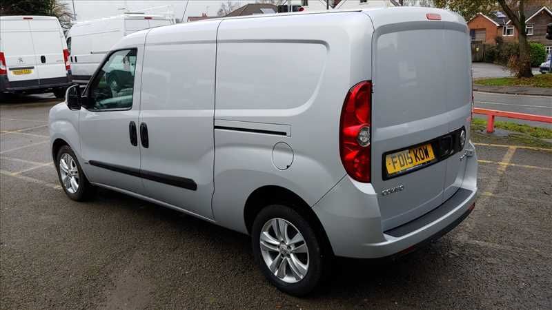 2015 Vauxhall Combo 2300 L2H1 LWB 1.6 CDTI image 4