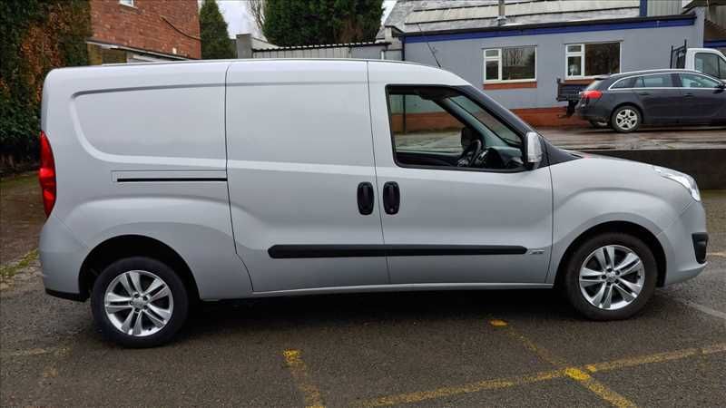 2015 Vauxhall Combo 2300 L2H1 LWB 1.6 CDTI image 5