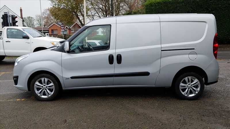 2015 Vauxhall Combo 2300 L2H1 LWB 1.6 CDTI image 6