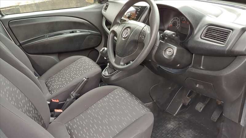 2015 Vauxhall Combo 2300 L2H1 LWB 1.6 CDTI image 7