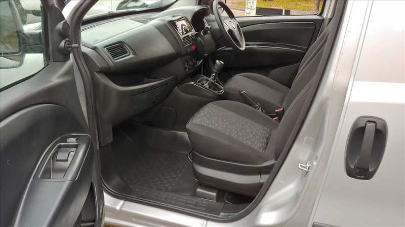 2015 Vauxhall Combo 2300 L2H1 LWB 1.6 CDTI image 9