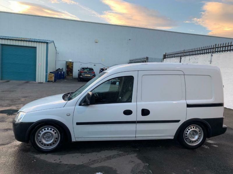 2005 Vauxhall Combo 1.7cdti image 2