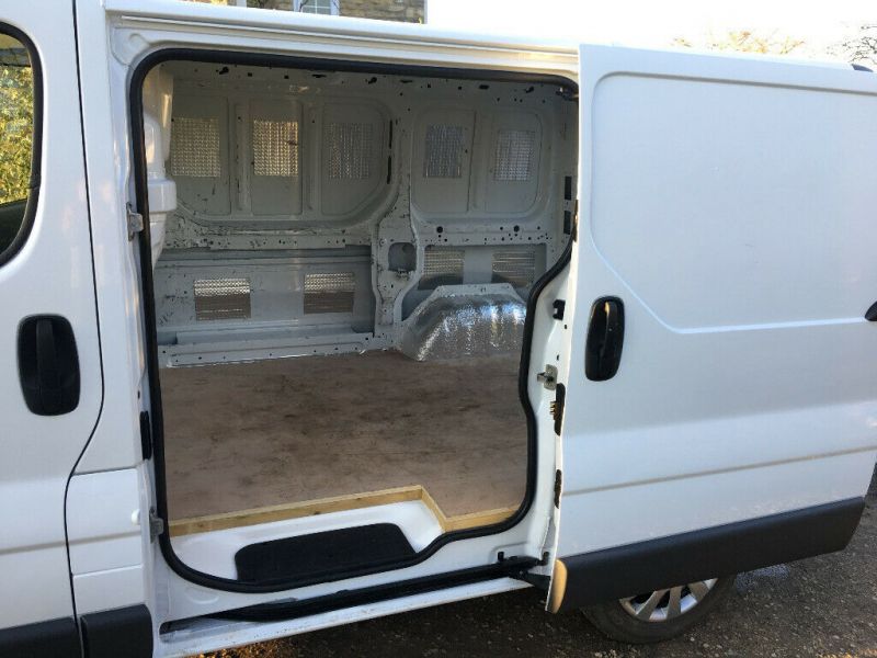 2009 Renault Trafic SWB 2.0 image 5