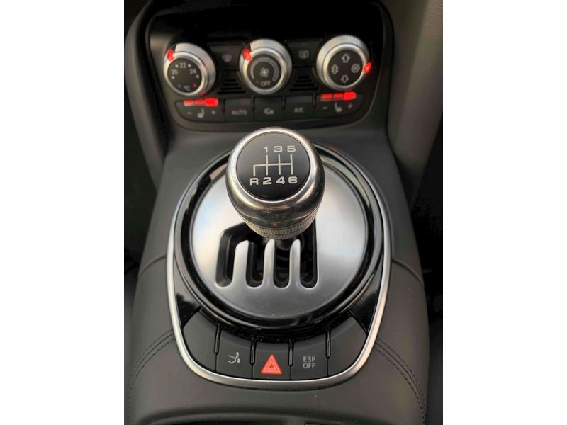 2014 Audi R8 V8 Quattro image 10