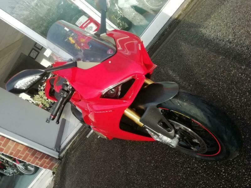 2018 Ducati Panigale V4 S image 2