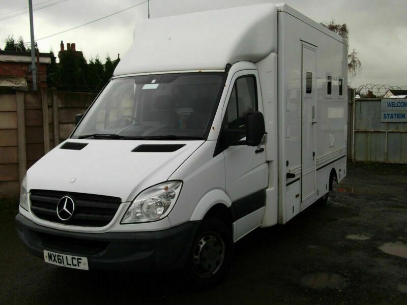 2011 Mercedes-Benz Sprinter image 2
