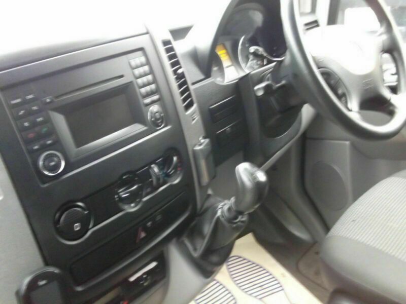 2011 Mercedes-Benz Sprinter image 8