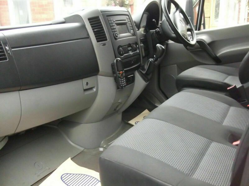 2011 Mercedes-Benz Sprinter image 9