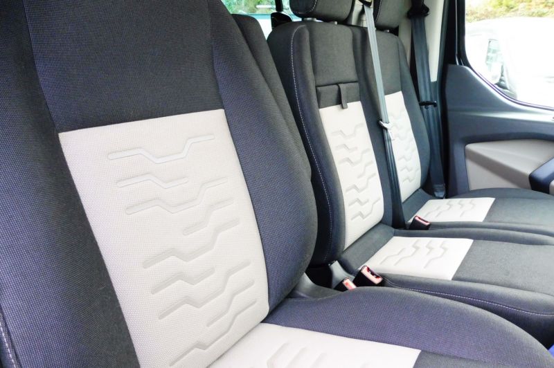 2017 Ford Transit Custom 310 Limited 6 Seat Combi 2.0 Tdci image 11
