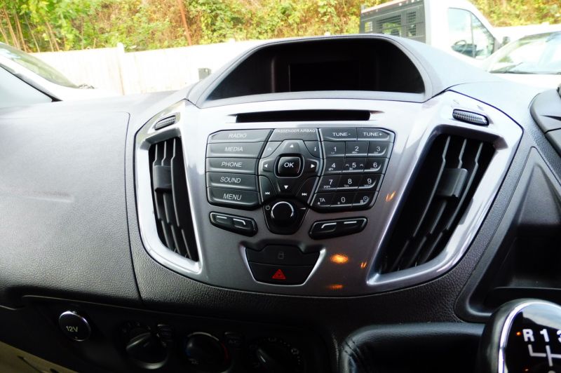 2017 Ford Transit Custom 310 Limited 6 Seat Combi 2.0 Tdci image 12