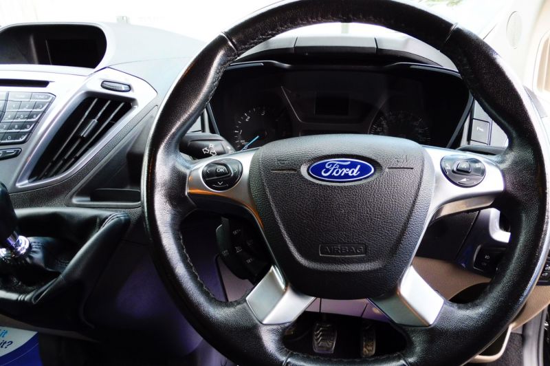 2017 Ford Transit Custom 310 Limited 6 Seat Combi 2.0 Tdci image 13