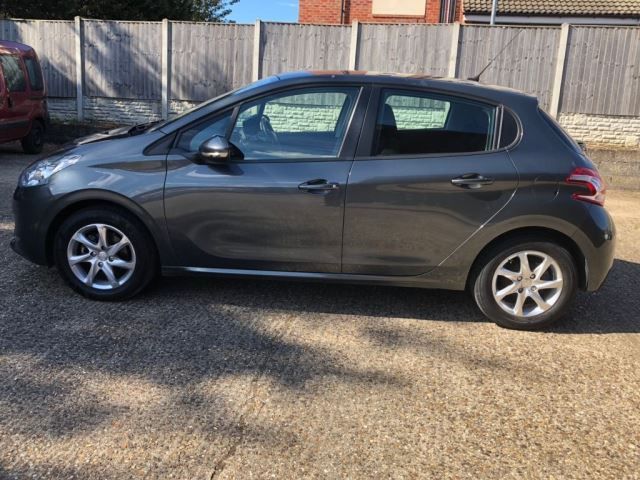 2013 Peugeot 208 Active 5dr image 5