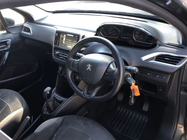 2013 Peugeot 208 Active 5dr image 11