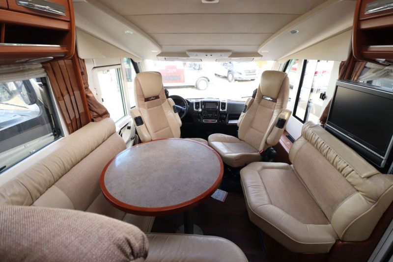 2015 Carthago Chic E-Line I50 Yachting image 9