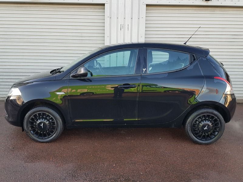 2014 Chrysler Ypsilon 1.2 5dr image 4