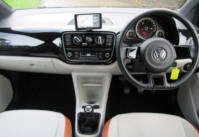 2015 Volkswagen up! Hatch 1.0 5dr image 4
