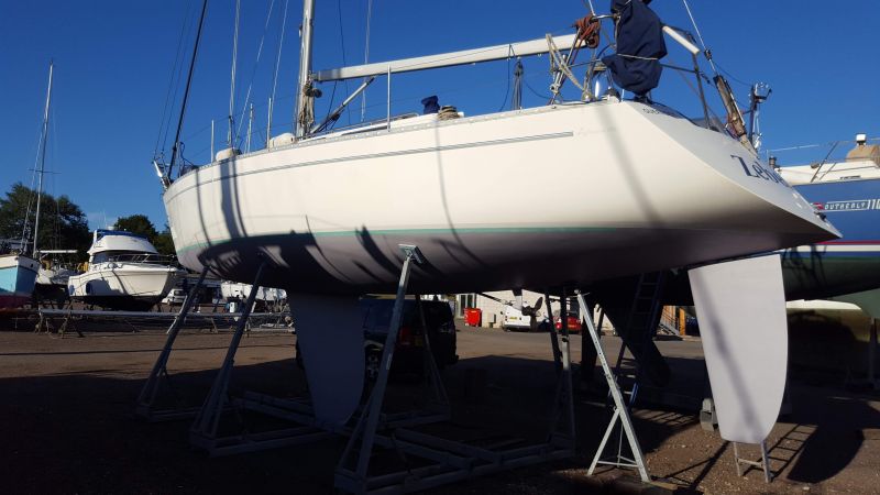 1988 Oyster Lightwave 395 image 1