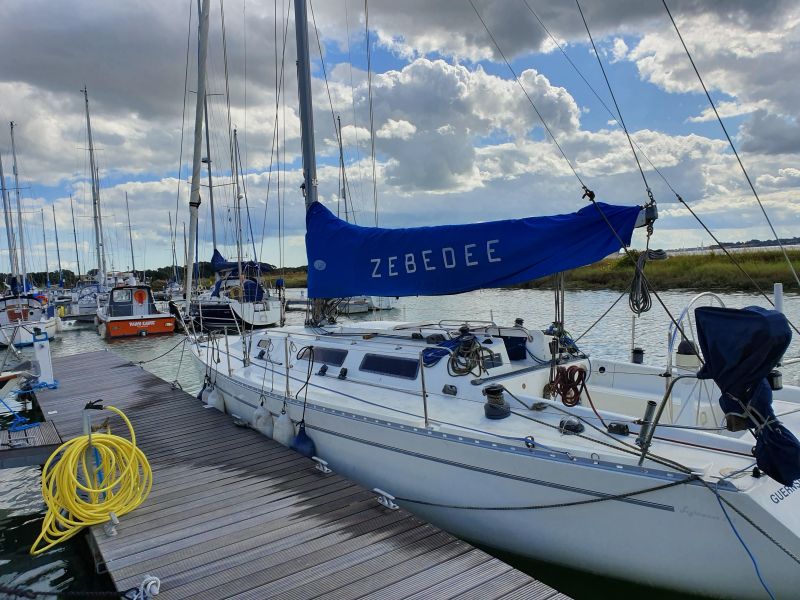 1988 Oyster Lightwave 395 image 2